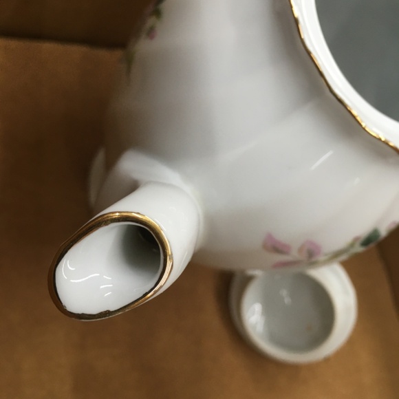 Creative Brand 8 1/2" "Regency Rose" Coffee Pot / Tea Pot - Picture 3 of 12